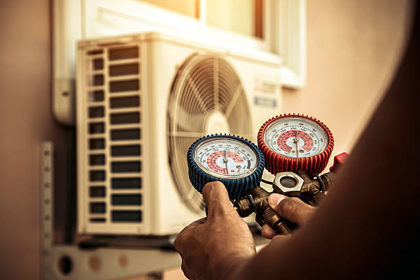 Professional Hvac technician working in USA
